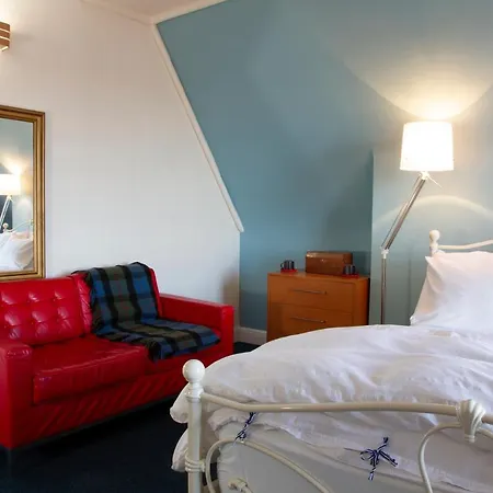 Square Tree House Bed & Breakfast 2*