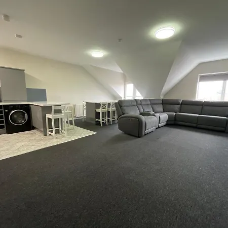 Mays - 102 Mill Street, Free Parking, 2 Minute Walk To Baltic Market And Centre - Sleep 1-10 Guests 3*