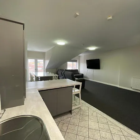 Aparthotel Mays - 102 Mill Street, Free Parking, 2 Minute Walk To Baltic Market And Centre - Sleep 1-10 Guests Liverpool