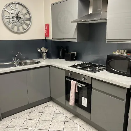 Mays - 102 Mill Street, Free Parking, 2 Minute Walk To Baltic Market And Centre - Sleep 1-10 Guests 3* Liverpool