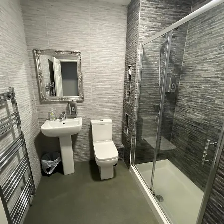 Mays - 102 Mill Street, Free Parking, 2 Minute Walk To Baltic Market And Centre - Sleep 1-10 Guests 3* Liverpool