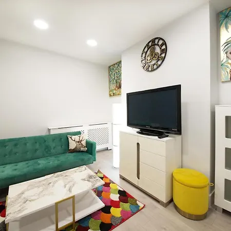 15 Selwyn Street, Luxury House *