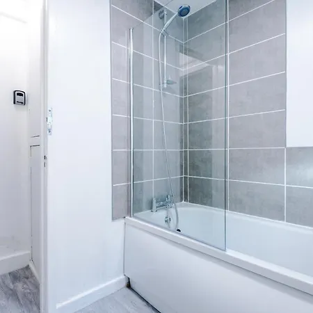 Holiday home Cozy Anfield House, Entire With Free Wifi & Netflix
