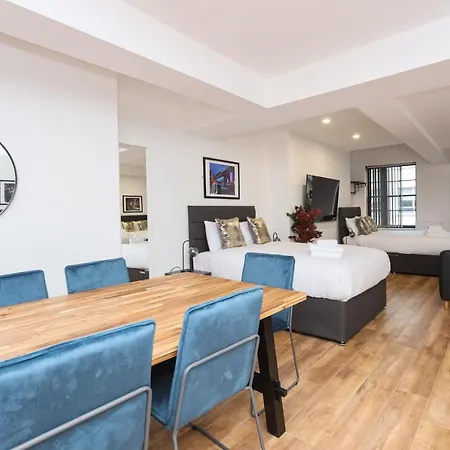 Apartment Concert Square By Happy Days