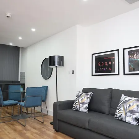 Apartment Concert Square By Happy Days