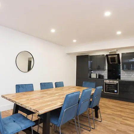 Concert Square By Happy Days Apartment *