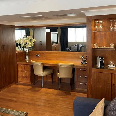 The Liner At 3* Liverpool