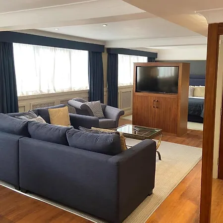 The Liner At Hotel 3*