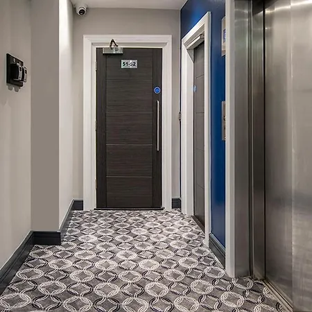 Cavern Quarter By The Castle Collection