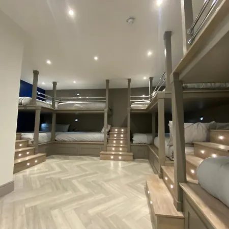 Eleanor Rigby Apts Stanley Street 4*