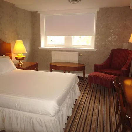 The Sir Thomas 3*