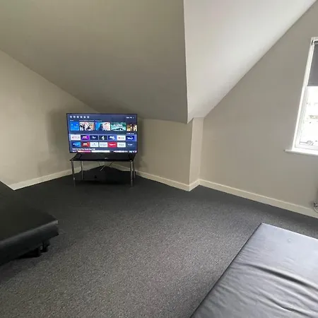 Mays - 102 Mill Street, Free Parking, 2 Minute Walk To Baltic Market And Centre - Sleep 1-10 Guests