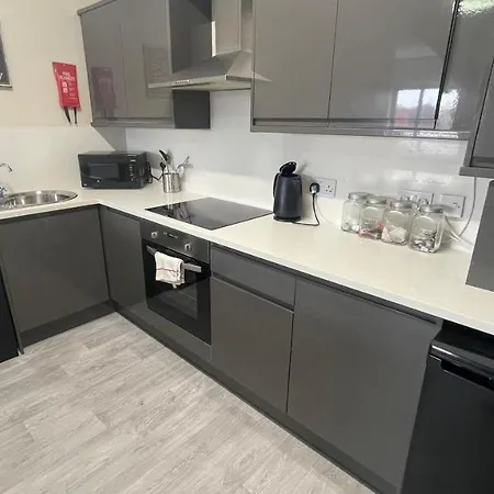 Mays - 102 Mill Street, Free Parking, 2 Minute Walk To Baltic Market And Centre - Sleep 1-10 Guests Liverpool