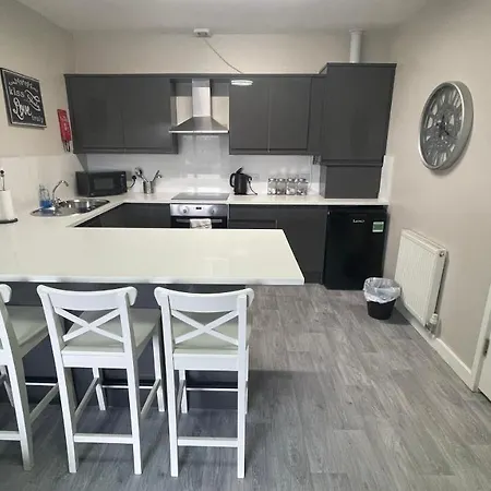 Aparthotel Mays - 102 Mill Street, Free Parking, 2 Minute Walk To Baltic Market And Centre - Sleep 1-10 Guests Liverpool