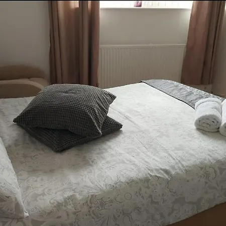 Spacious Double In Anfield Homestay Liverpool