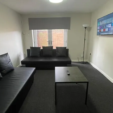 Mays - 102 Mill Street, Free Parking, 2 Minute Walk To Baltic Market And Centre - Sleep 1-10 Guests 3*