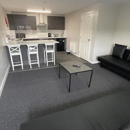 Mays - 102 Mill Street, Free Parking, 2 Minute Walk To Baltic Market And Centre - Sleep 1-10 Guests