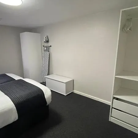 Mays - 102 Mill Street, Free Parking, 2 Minute Walk To Baltic Market And Centre - Sleep 1-10 Guests