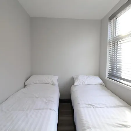 Anfield House Capsulehotel *