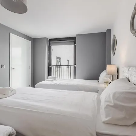 Apartment Rst Cumberland Street *