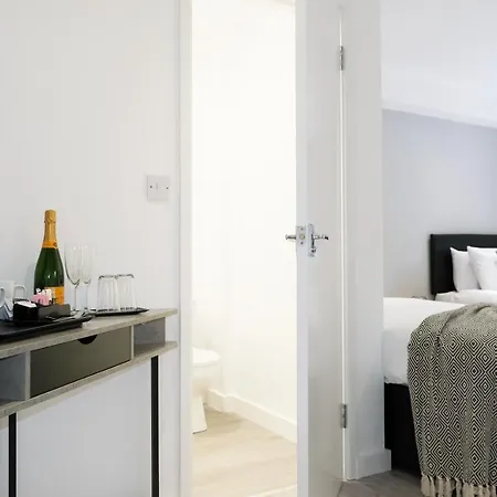 The Kop End By Serviced Living Hotel *