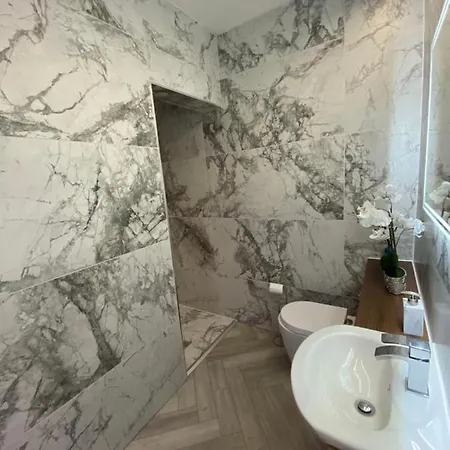 Eleanor Rigby Apts Stanley Street Apartmanhotel