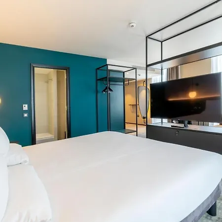 Novotel Paddington Village Hotel