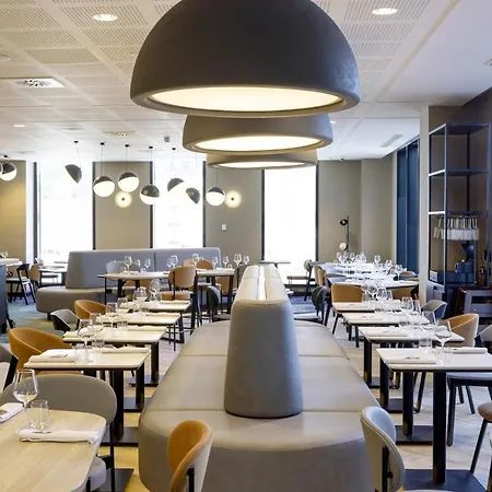 Novotel Paddington Village Hotel