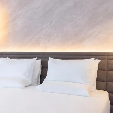 Novotel Paddington Village Hotel 4*