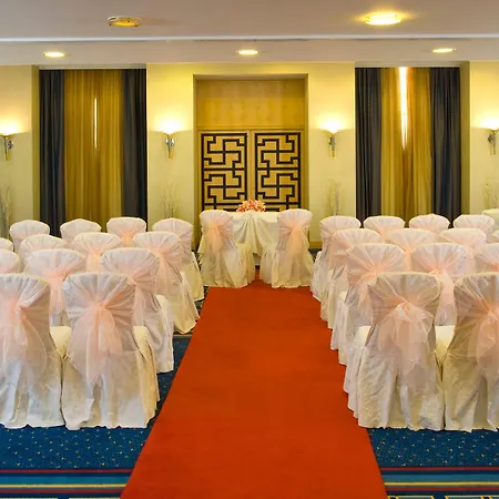 Crowne Plaza - John Lennon Airport By Ihg Hotel