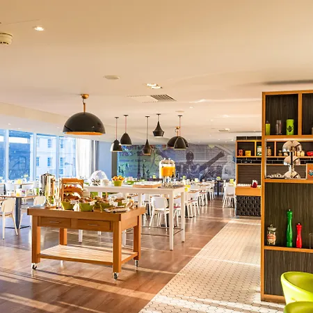 Holiday City Centre By Ihg Отель