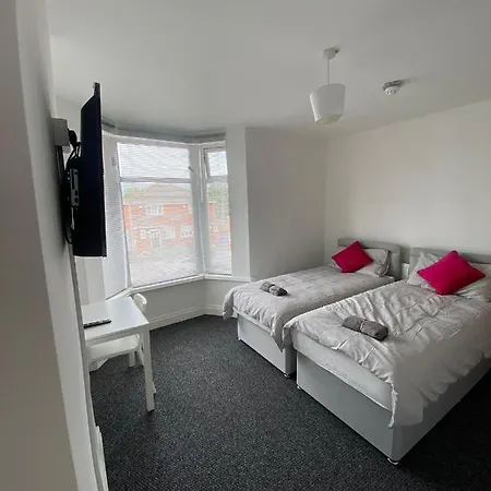 174 Boaler Street * Liverpool