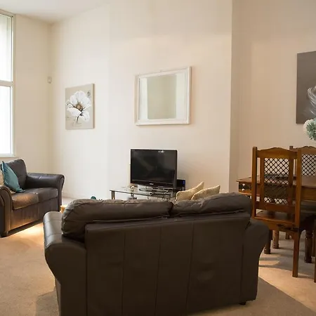 Albany Apartments *