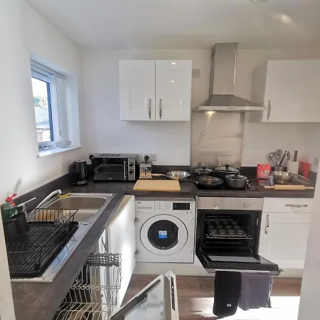 Large 65 Inch Tv Full Kitchen Long-stay Ready