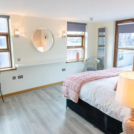 Posh Pads - 1 - 4* Liverpool