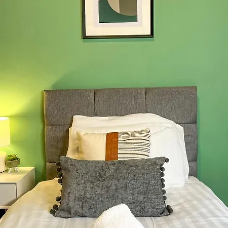 Air Host And - Daisy House - Large 3 Bedroom Sleeps 7 10 Minutes From Centre * Liverpool