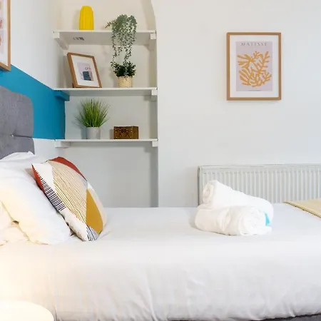 Air Host And - Daisy House - Large 3 Bedroom Sleeps 7 10 Minutes From Centre Liverpool