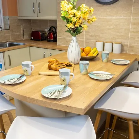 Air Host And - Daisy House - Large 3 Bedroom Sleeps 7 10 Minutes From Centre * Liverpool