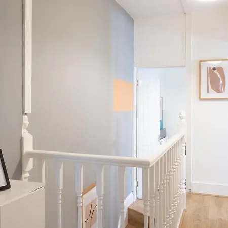 Air Host And - Daisy House - Large 3 Bedroom Sleeps 7 10 Minutes From Centre Liverpool