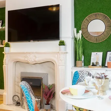 Air Host And - Daisy House - Large 3 Bedroom Sleeps 7 10 Minutes From Centre Liverpool