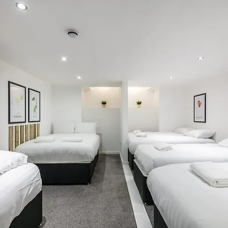 Host & - Fleet Nightlife Apartment *