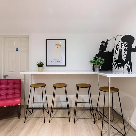 Apartment Host & - Fleet Nightlife *