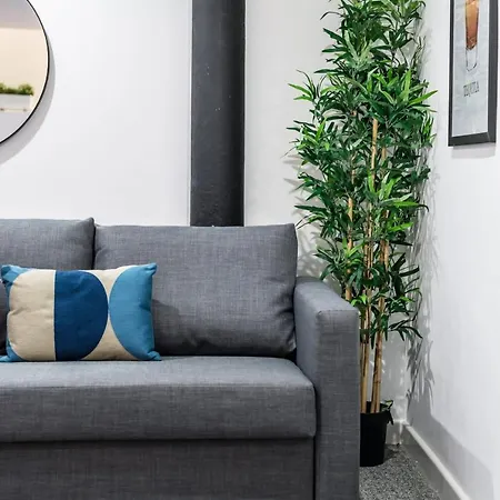 Host & - Fleet Nightlife Apartment
