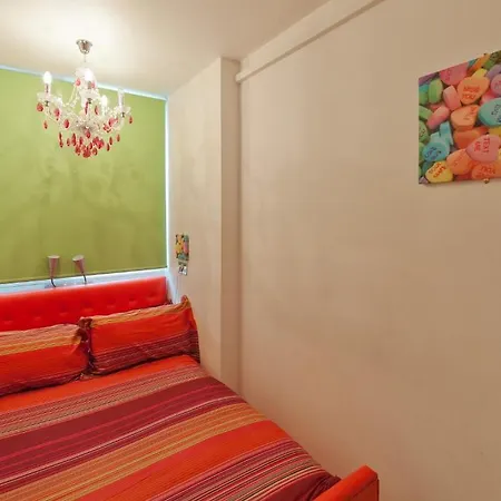 Otel Podzzz@parr Street