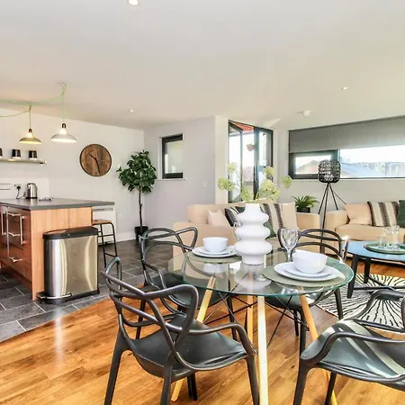 Host - Elegant Apartamento