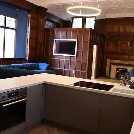 16 Queen Avenue Collection By Happy Days Liverpool