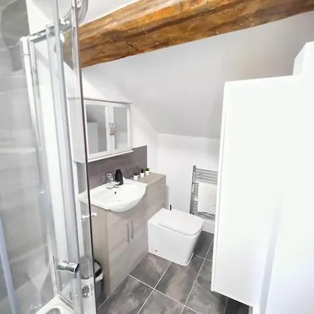 Kensington Luxury Living Apartment *