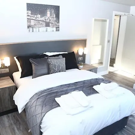 Kensington Luxury Living Apartment