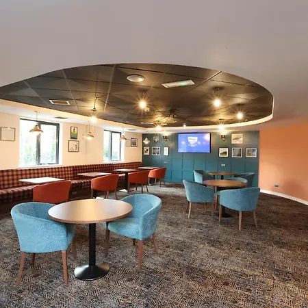 & Lounge