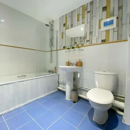 Appartement One Beautifully Presented 2 Bedroom